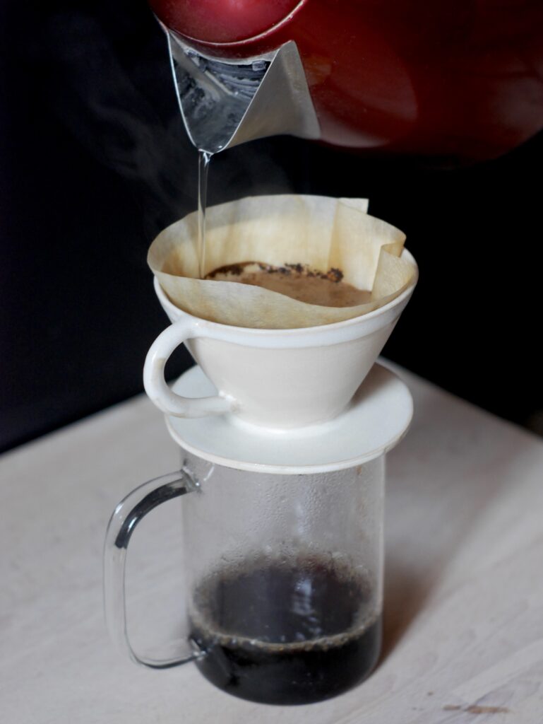 café en cours d'infusion